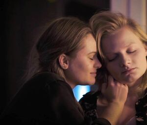 Julia Kalinowska enjoys lesbian sex in Kostka smalcu z bakaliami (2017)