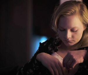 Julia Kalinowska enjoys lesbian sex in Kostka smalcu z bakaliami (2017)