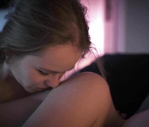 Julia Kalinowska enjoys lesbian sex in Kostka smalcu z bakaliami (2017)