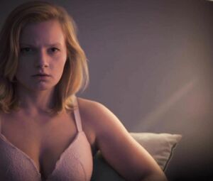 Julia Kalinowska enjoys lesbian sex in Kostka smalcu z bakaliami (2017)