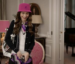 Hot scene >>> Carlson Young - Emily in Paris s01e07 (2020)