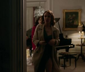 Hot scene >>> Carlson Young - Emily in Paris s01e07 (2020)