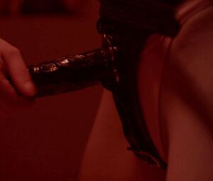 Femdom sex scene: Aya Wolf - Flor de Luto (2020)