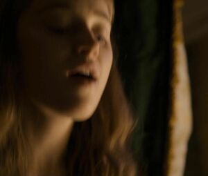 Ultimate collection of sexy Phoebe Dynevor scenes from Bridgerton s01e03-08 (2020)