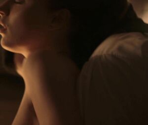 Ultimate collection of sexy Phoebe Dynevor scenes from Bridgerton s01e03-08 (2020)