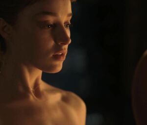 Ultimate collection of sexy Phoebe Dynevor scenes from Bridgerton s01e03-08 (2020)