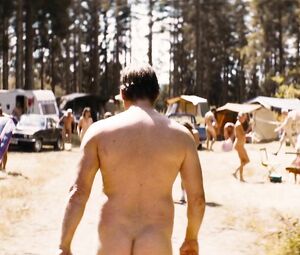 Tine Van den Wyngaert shows nude body in De Patrick (2019)