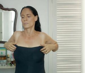 Barbara Colen's sexy scenes from Aquarius (2016)