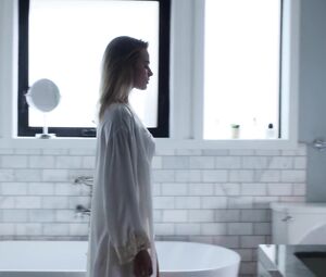 Margot Robbie - Vogue Magazine (2016)