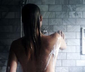 Margot Robbie - Vogue Magazine (2016)