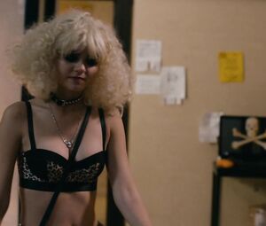 Victoria Justice - Naomi and Ely's No Kiss List (2015)