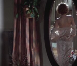 Penelope Ann Miller - Carlito's Way (1993)