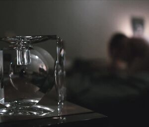 Rose Leslie, Gina Rodriguez - Sticky Notes (2016)