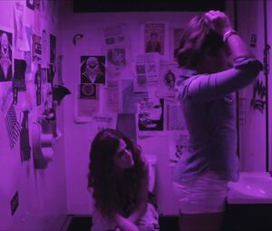 Rose Leslie, Gina Rodriguez - Sticky Notes (2016)