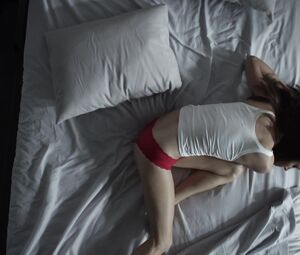 Sarah Lind & Kate Yacula nude - The Exorcism of Molly Hartley (2015)