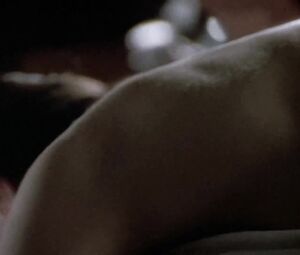 Linda Fiorentino nude - The Last Seduction (1994)