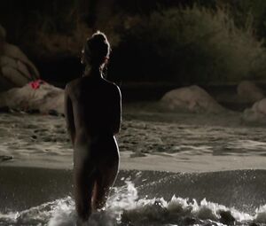 Lola Le Lann nude - Un moment d’egarement (2015)
