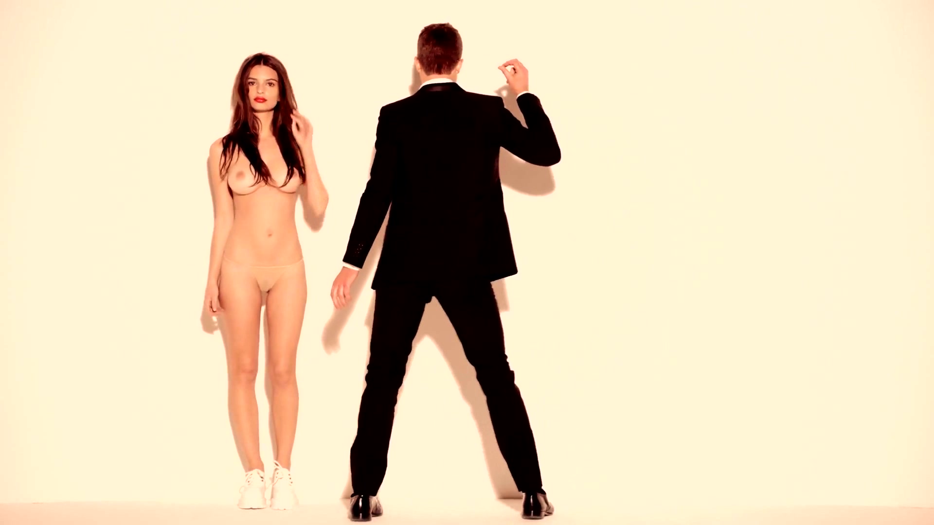 Emily ratajkowski nude music video