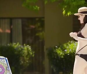 Alexandra Daddario sexy, Kate Upton sexy – The Layover (2017)