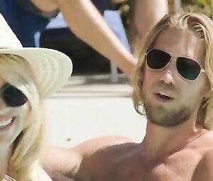 Alexandra Daddario sexy, Kate Upton sexy – The Layover (2017)