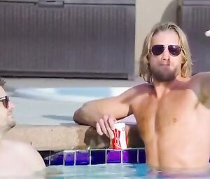 Alexandra Daddario sexy, Kate Upton sexy – The Layover (2017)