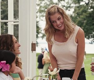 Alice Eve sexy โ Sex and the City 2 (2010)