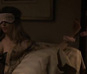 Carlson Young sexy – Scream s01e03 (2015)