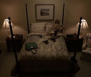 Carlson Young sexy – Scream s01e03 (2015)