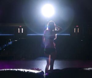 Carlson Young sexy โ Scream s01e08 (2015)