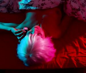 Emmanuelle Boidron Nude - Vive la crise (2017)