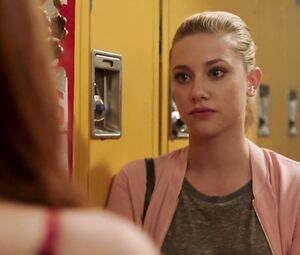 Madelaine Petsch Sexy - Riverdale s02e02 (2017)