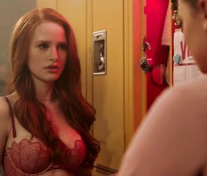 Madelaine Petsch Sexy - Riverdale s02e02 (2017)
