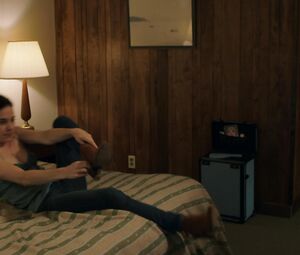 Caroline Dhavernas Nude - Easy Living (2017)