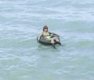 Elisa Heidrich Nude - Animal Politico (2017)