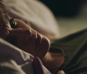 Frankie Shaw Nude - SMILF s01e01 (2017)
