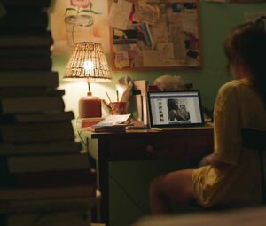 Frankie Shaw Nude - SMILF s01e01 (2017)
