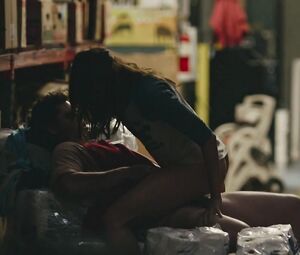 Frankie Shaw Nude - SMILF s01e04 (2017)