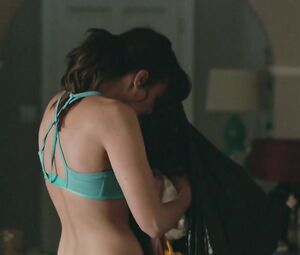 Frankie Shaw Nude - SMILF s01e04 (2017)