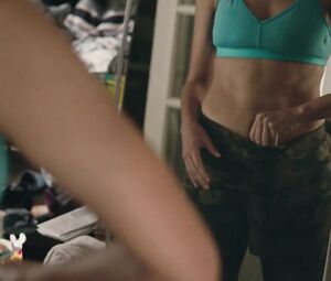 Frankie Shaw Nude - SMILF s01e04 (2017)