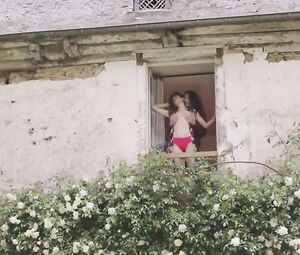 Laura Beckner, Carolina Thiele Nude - (le) Rebound (2016)