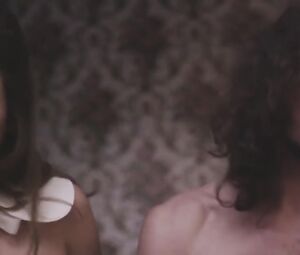 Laura Beckner, Carolina Thiele Nude - (le) Rebound (2016)