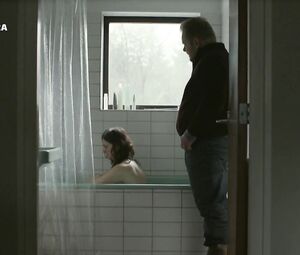 Margo Verhoeven, Saskia Temmink Nude - Van God Los s04e02 (2017)