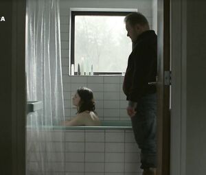 Margo Verhoeven, Saskia Temmink Nude - Van God Los s04e02 (2017)