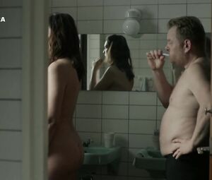 Margo Verhoeven, Saskia Temmink Nude - Van God Los s04e02 (2017)