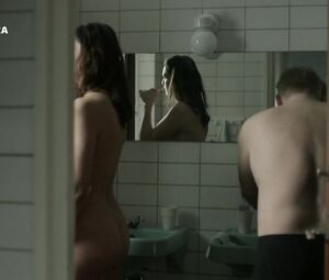 Margo Verhoeven, Saskia Temmink Nude - Van God Los s04e02 (2017)
