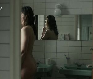 Margo Verhoeven, Saskia Temmink Nude - Van God Los s04e02 (2017)