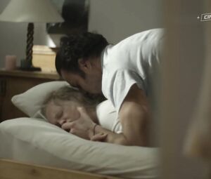 Juliana Olhova Nude - Spina (2017)