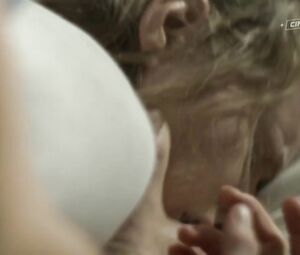 Juliana Olhova Nude - Spina (2017)