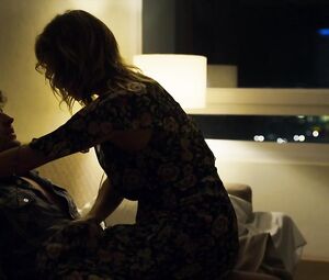 Emma Suarez Sexy - Las hijas de Abril (2017)