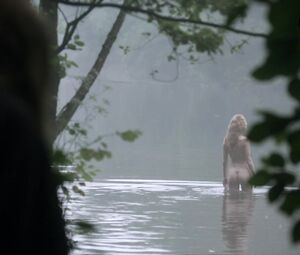 Marta Bryla Nude - Korona krolow s01e01 (2017)